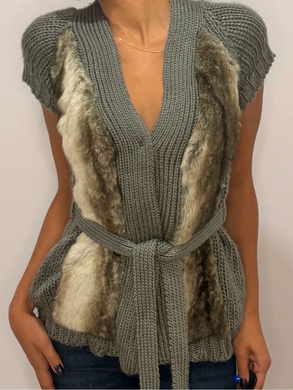 NWT BCBGMAXAZRIA Heather Grey Faux Fur Trim Chunky Knit Cardigan Vest